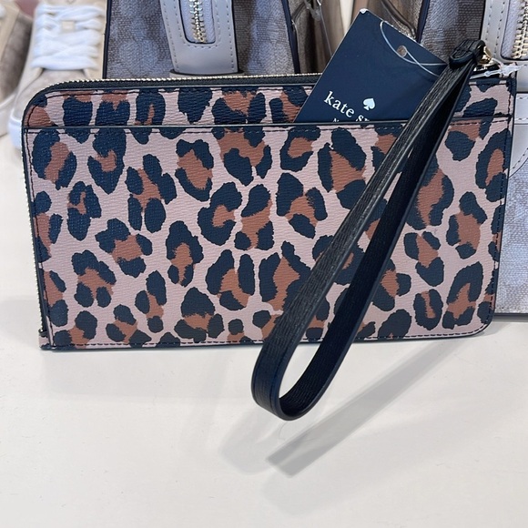 Kate Spade Lucy Leopard Medium L Zip Wristlet
Brown Multi Leopard 
NWT - Picture 12 of 16